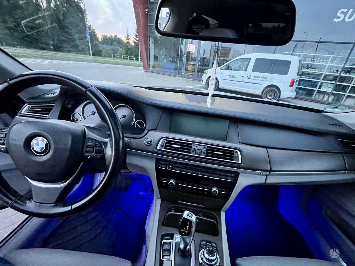 BMW 730, 3.0 l., Седан