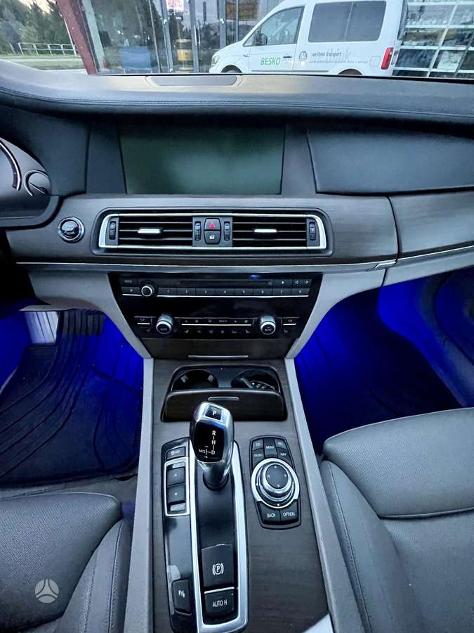 BMW 730, 3.0 l., Седан