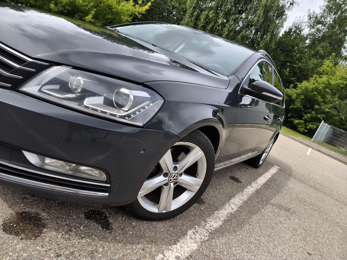 Volkswagen Passat - 1