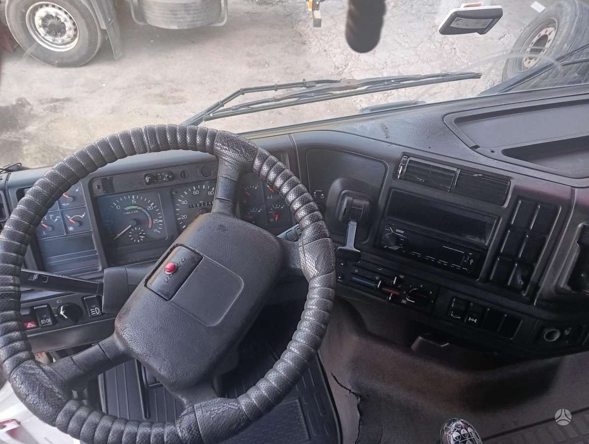 Volvo FH12, double sleeper