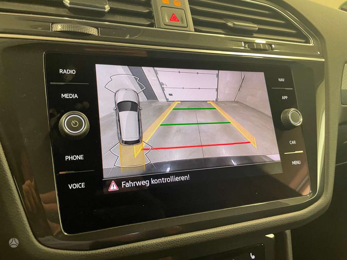 Volkswagen Tiguan - 10