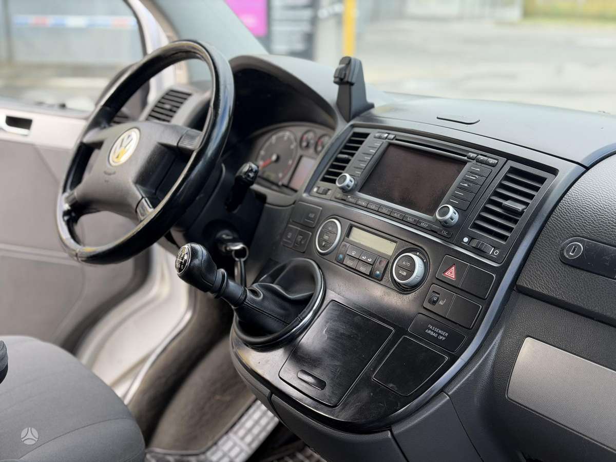 Volkswagen Multivan - 11