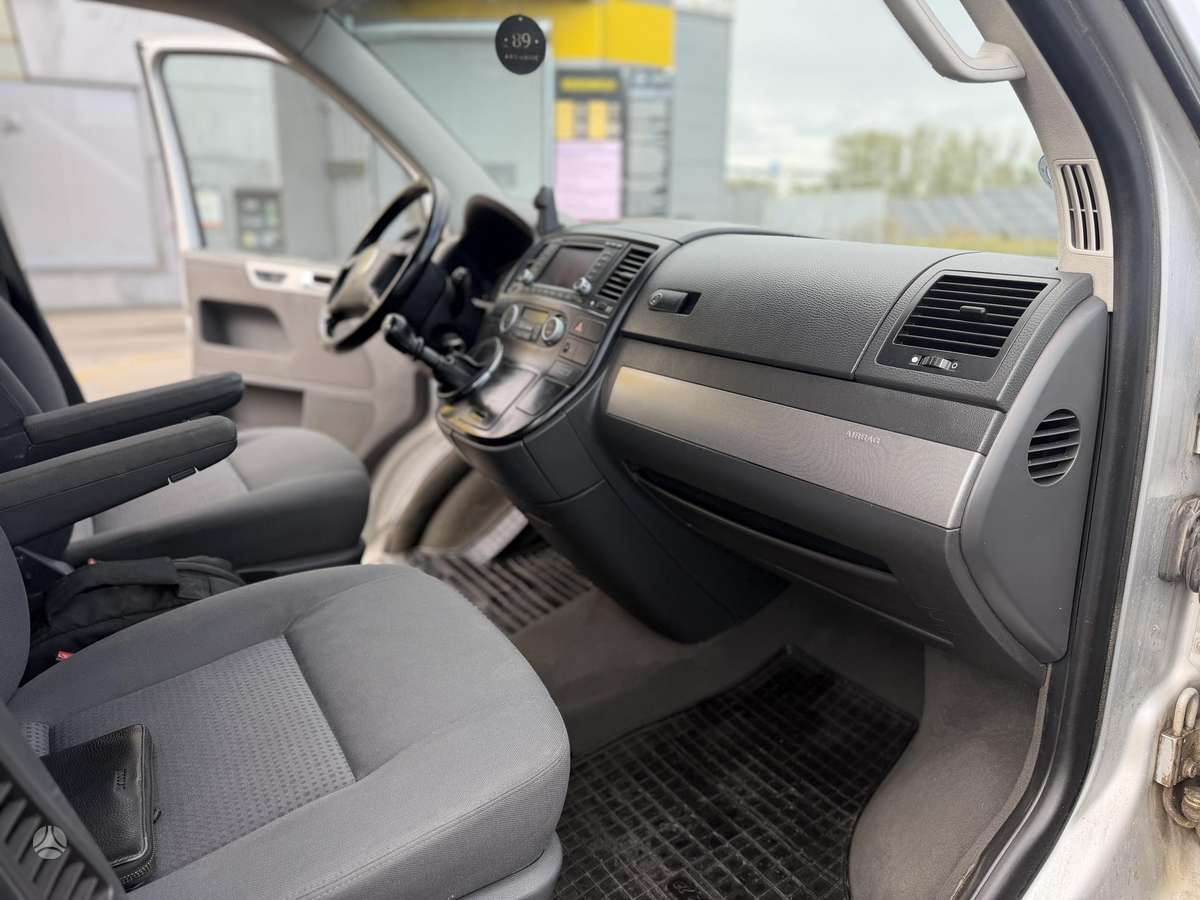 Volkswagen Multivan - 12