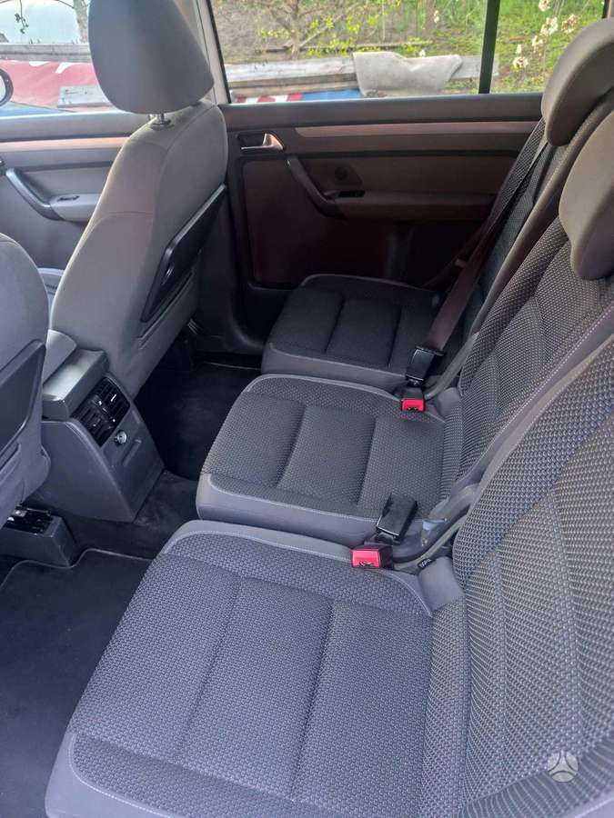 Volkswagen Touran - 9
