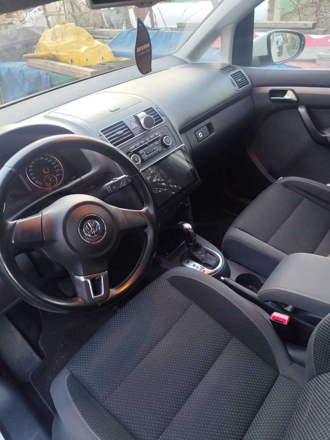 Volkswagen Touran - 10