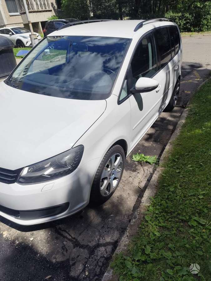 Volkswagen Touran - 11