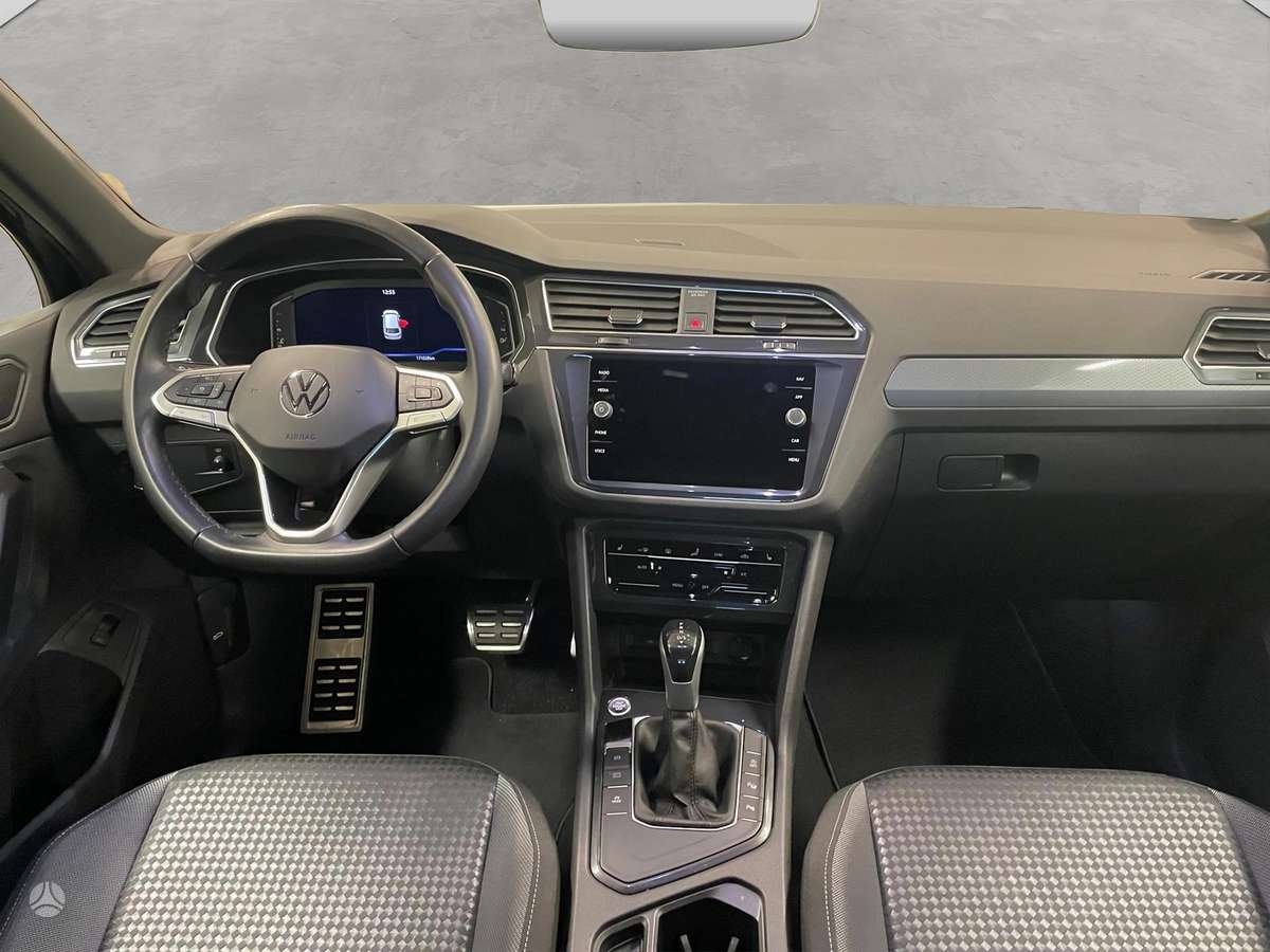 Volkswagen Tiguan - 8