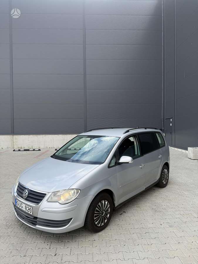 Volkswagen Touran - 1