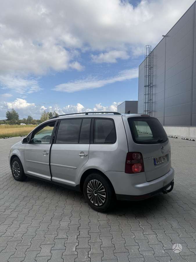 Volkswagen Touran - 4