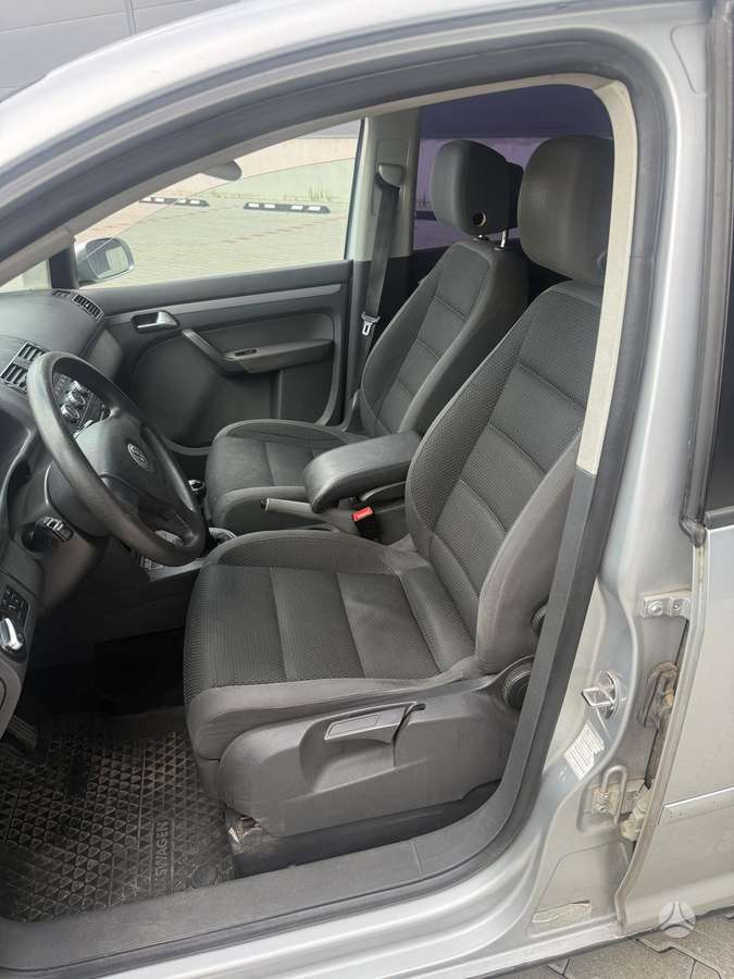 Volkswagen Touran - 5