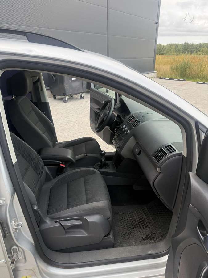 Volkswagen Touran - 6