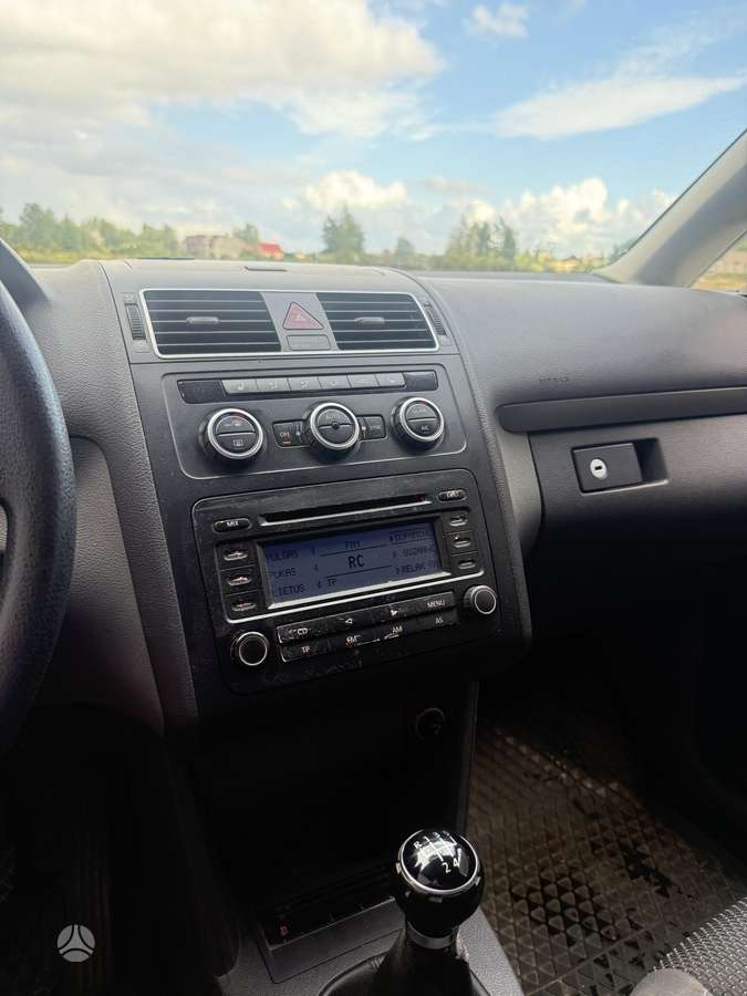 Volkswagen Touran - 9
