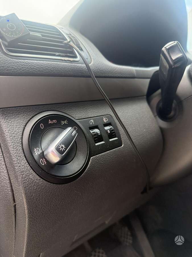 Volkswagen Touran - 10