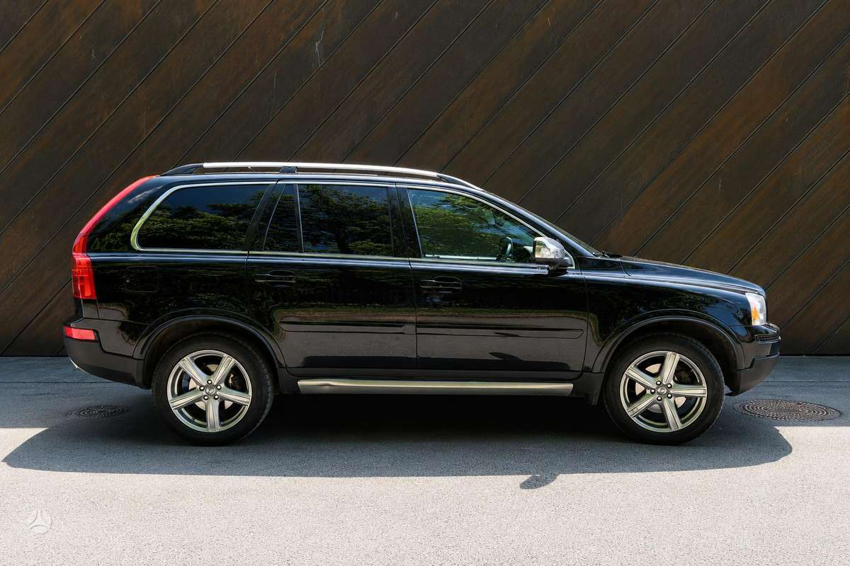 Volvo XC90 - 1
