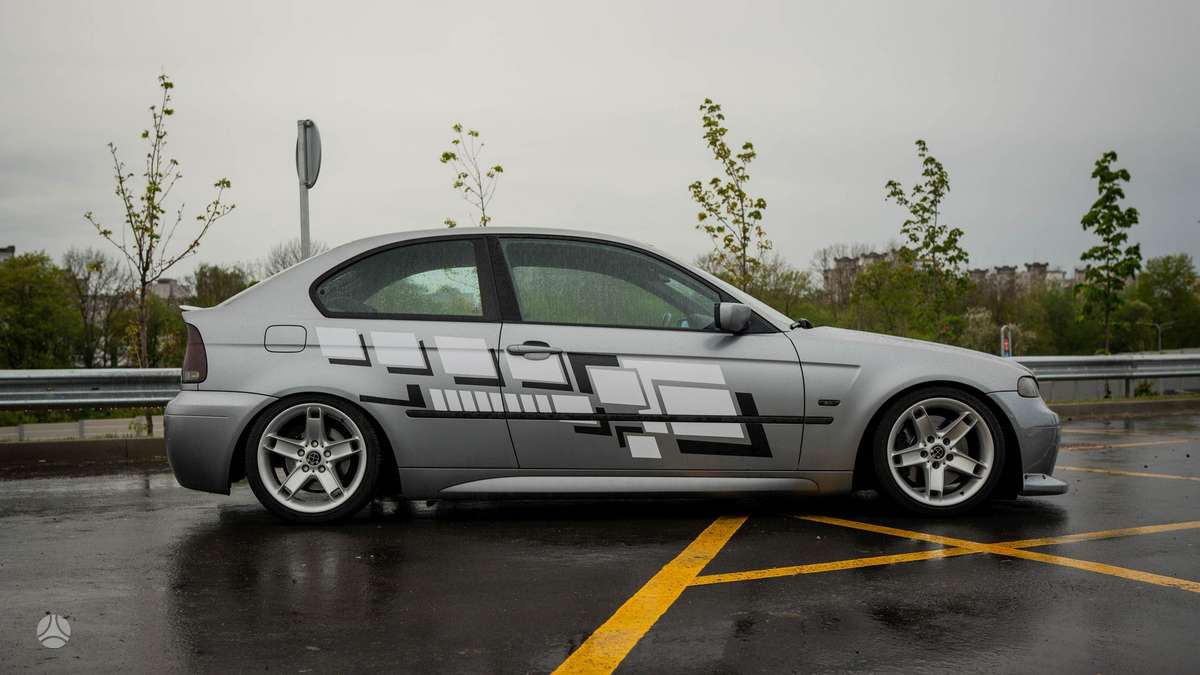BMW 320, 2.0 l., hatchback