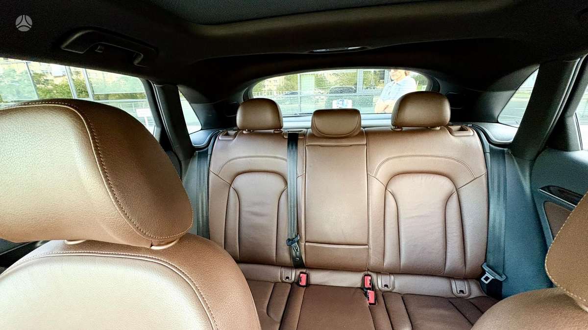 Audi Q3, 2.0 l., Внедорожник / Кроссовер