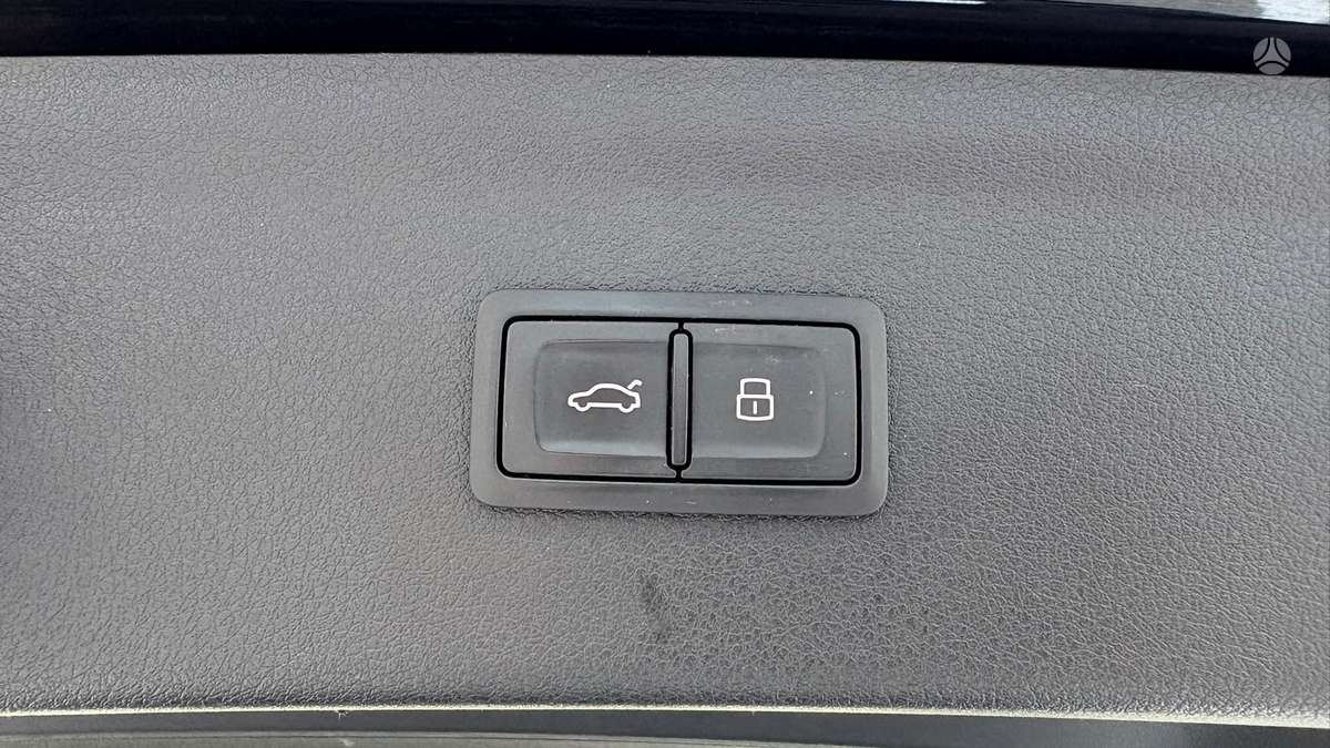 Audi Q3, 2.0 l., Внедорожник / Кроссовер
