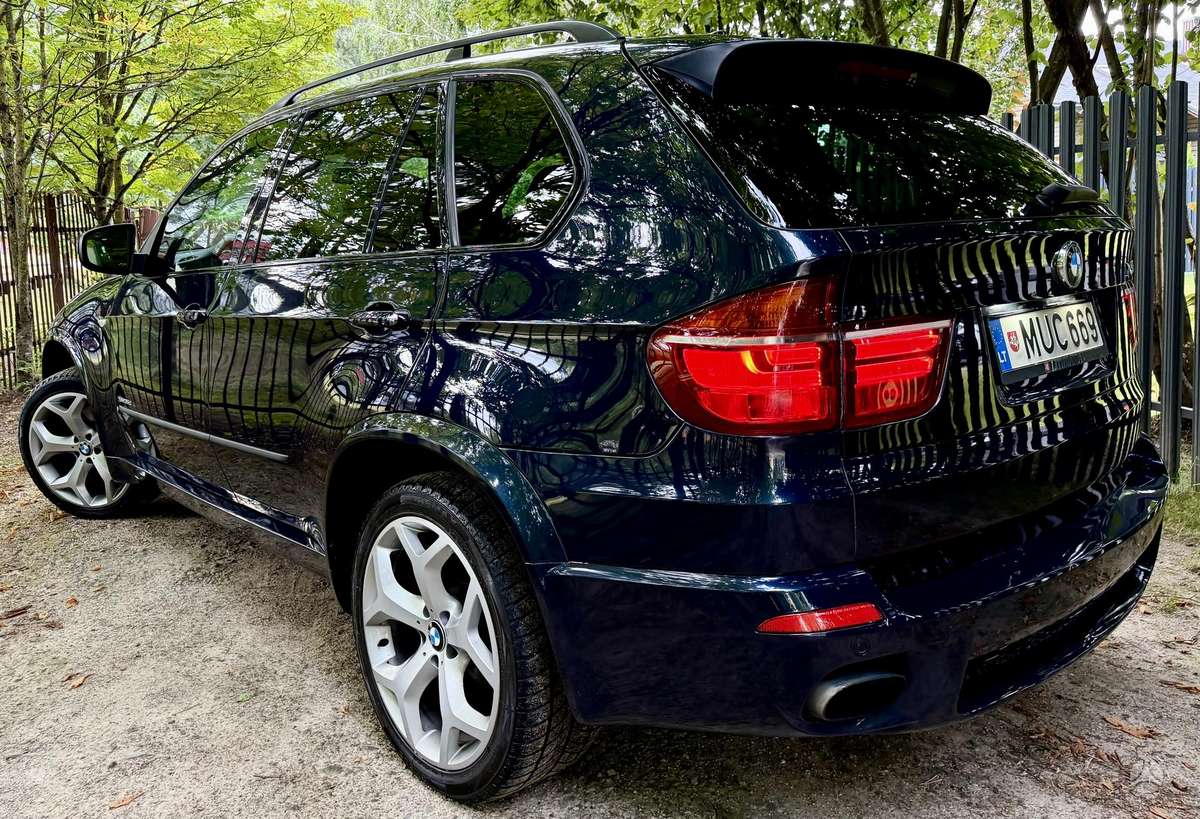 BMW X5, off-road / crossover