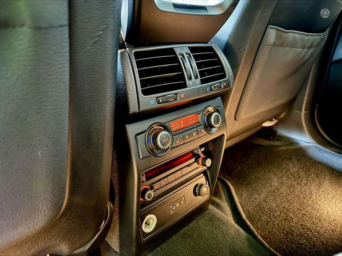 BMW X5, off-road / crossover