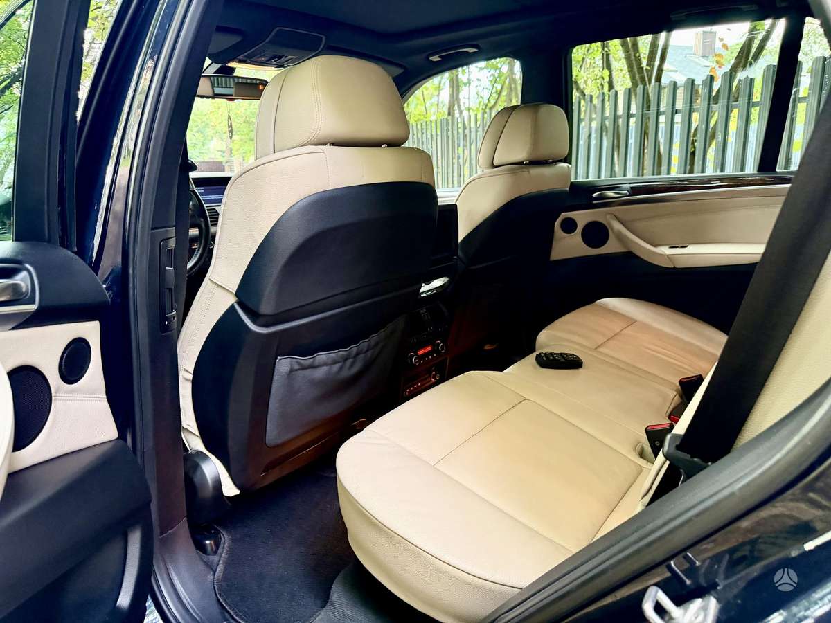BMW X5, off-road / crossover