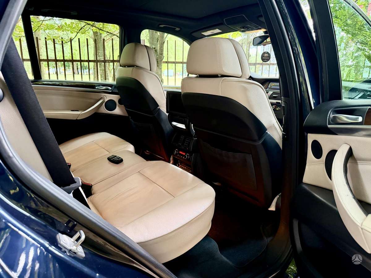 BMW X5, off-road / crossover