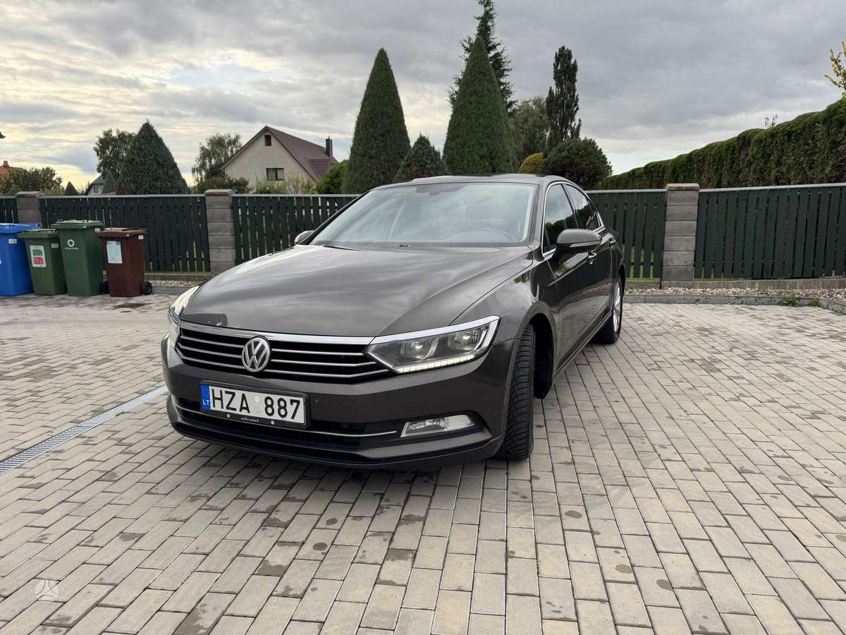 Volkswagen Passat - 1