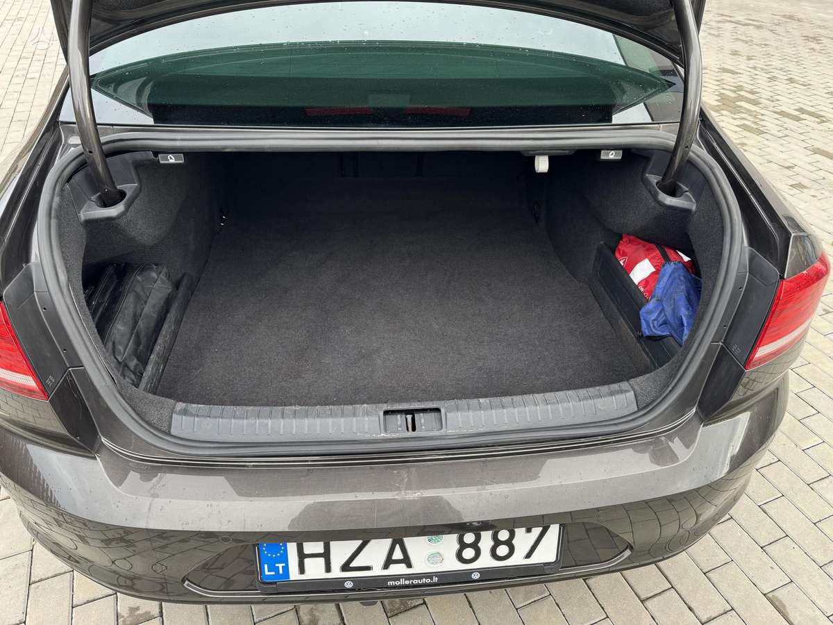 Volkswagen Passat - 11