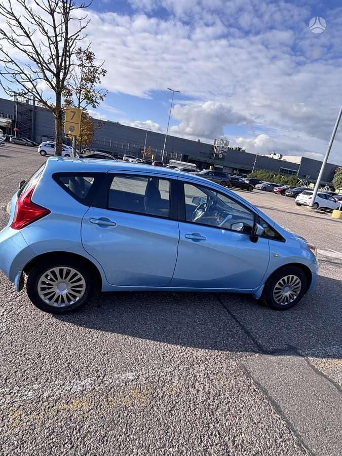 Nissan Versa, 1.6 l., hatchback