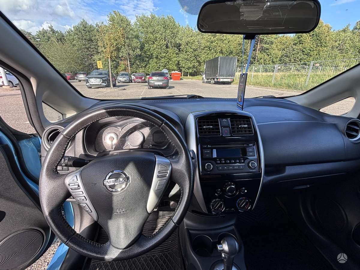 Nissan Versa, 1.6 l., hatchback