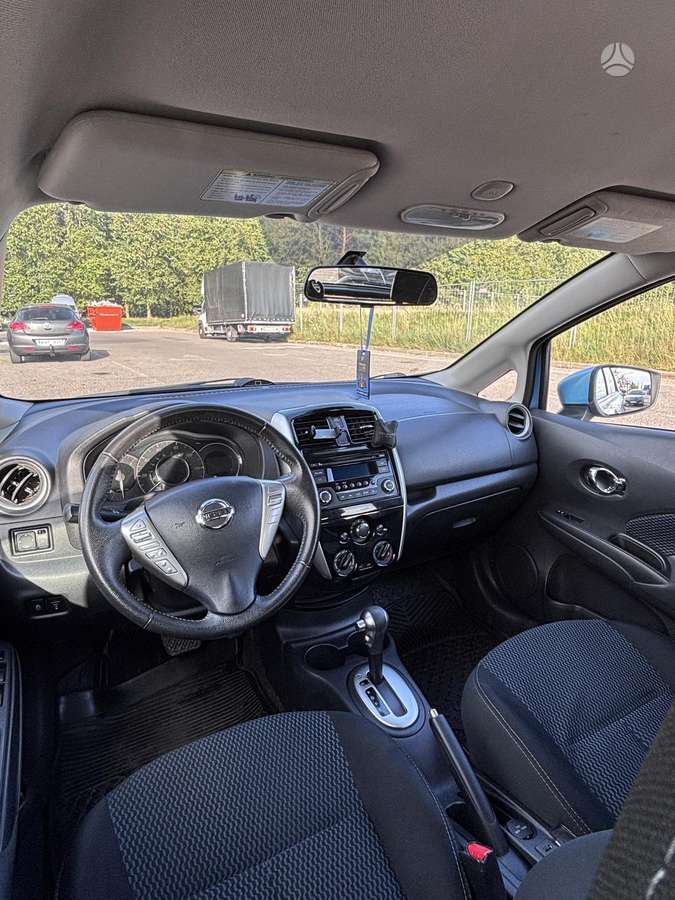 Nissan Versa, 1.6 l., hatchback