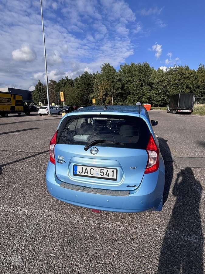 Nissan Versa, 1.6 l., hatchback