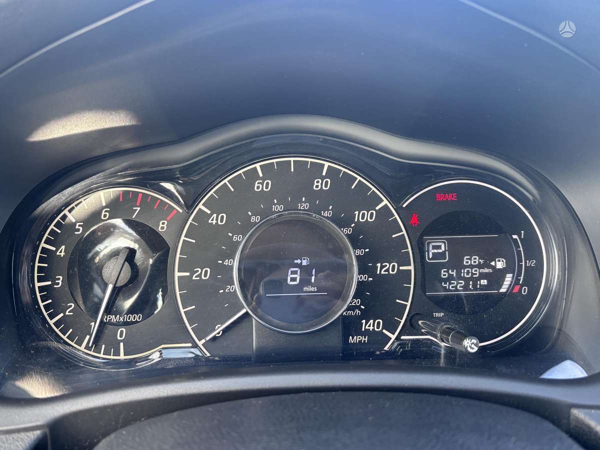 Nissan Versa, 1.6 l., hatchback