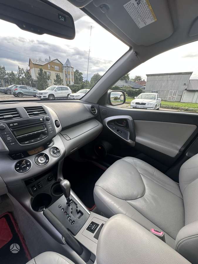Toyota RAV4 - 6
