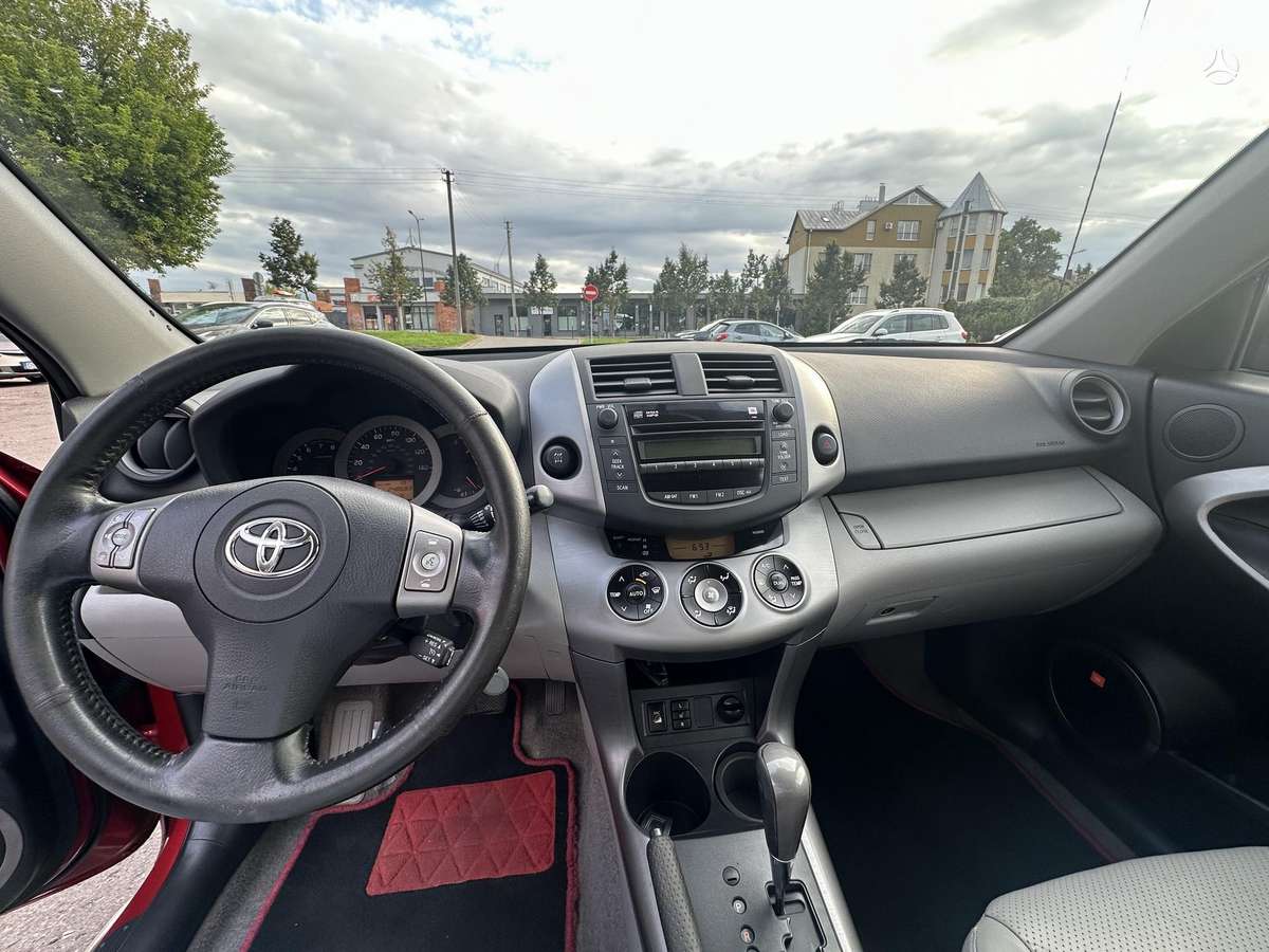 Toyota RAV4 - 9
