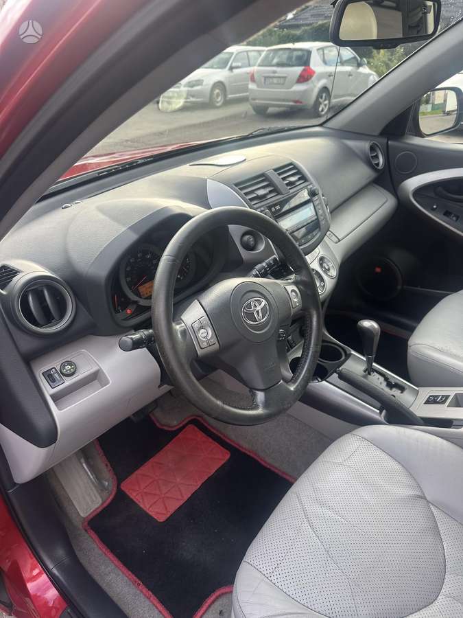Toyota RAV4 - 10