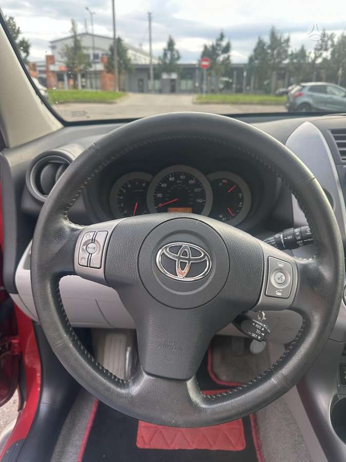 Toyota RAV4 - 11