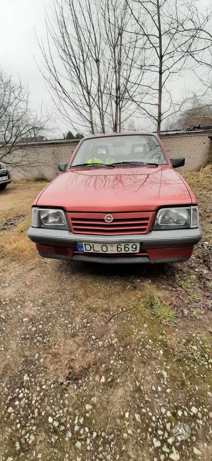 Opel Ascona, 1.8 l., Седан