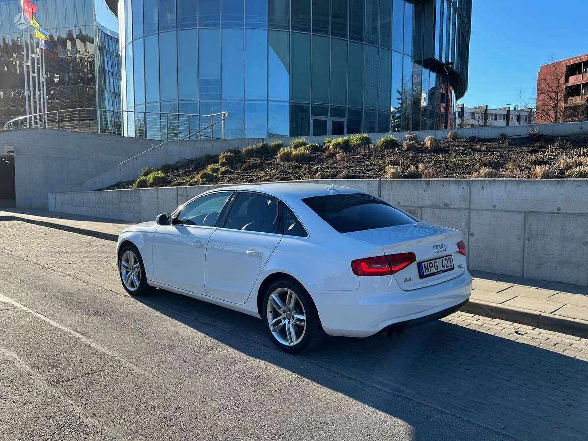 Audi A4, 2.0 l., Седан