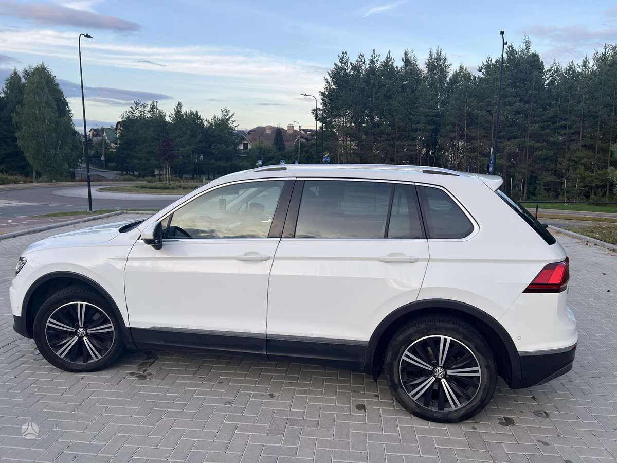 Volkswagen Tiguan - 1