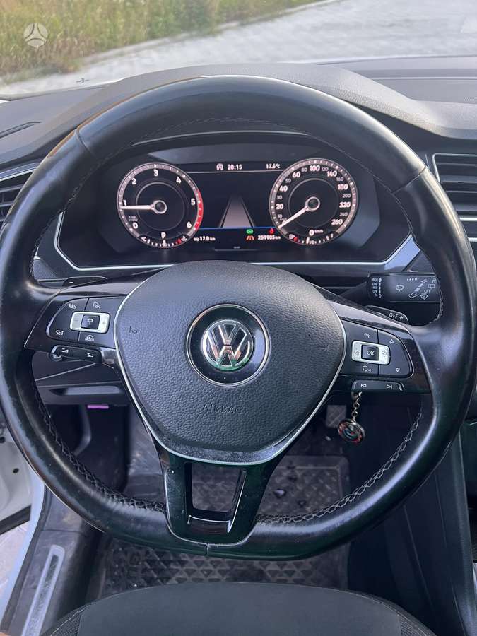 Volkswagen Tiguan - 8