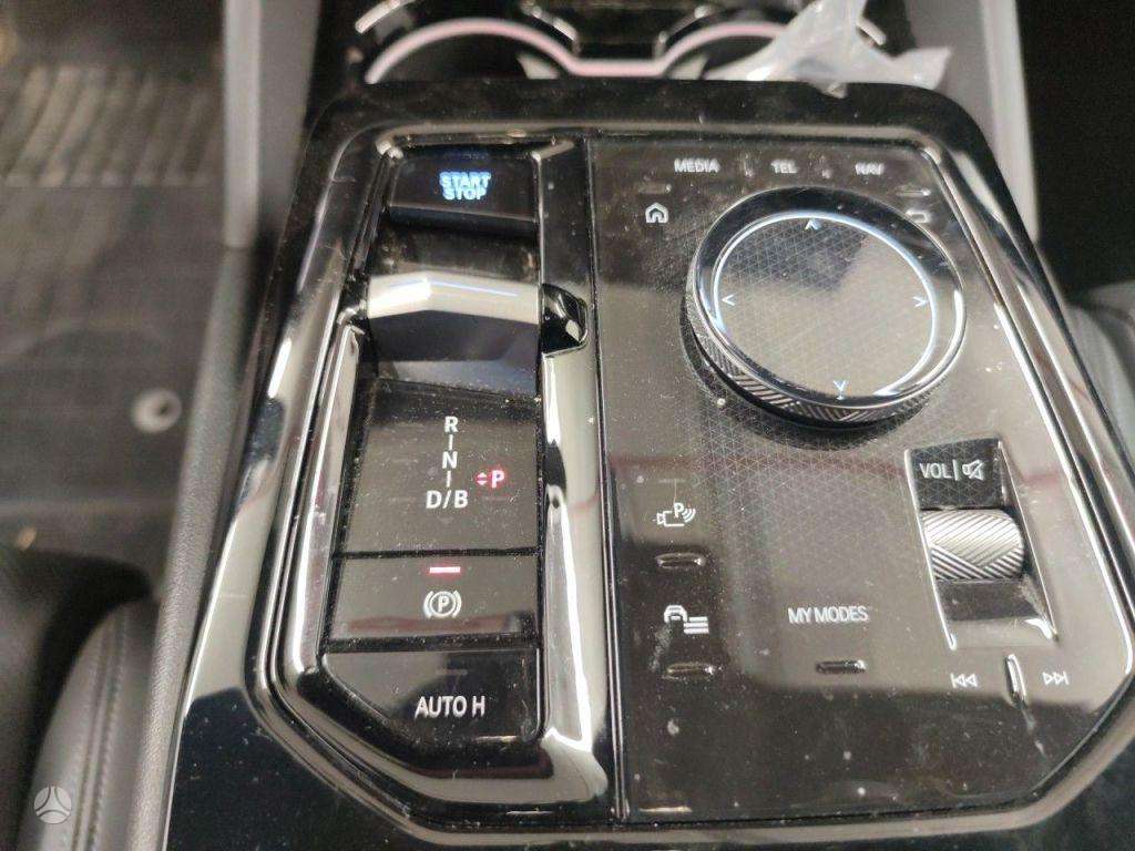BMW i5, sedanas