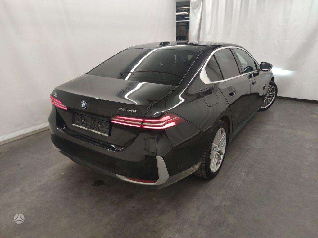 BMW i5, sedanas