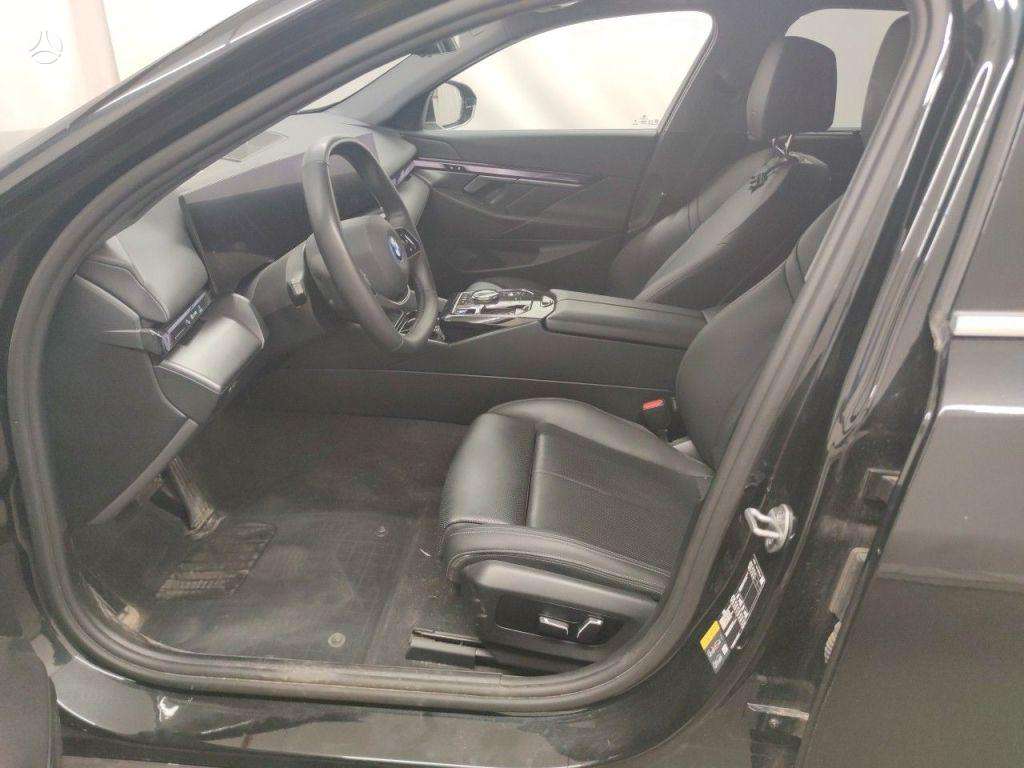 BMW i5, sedanas