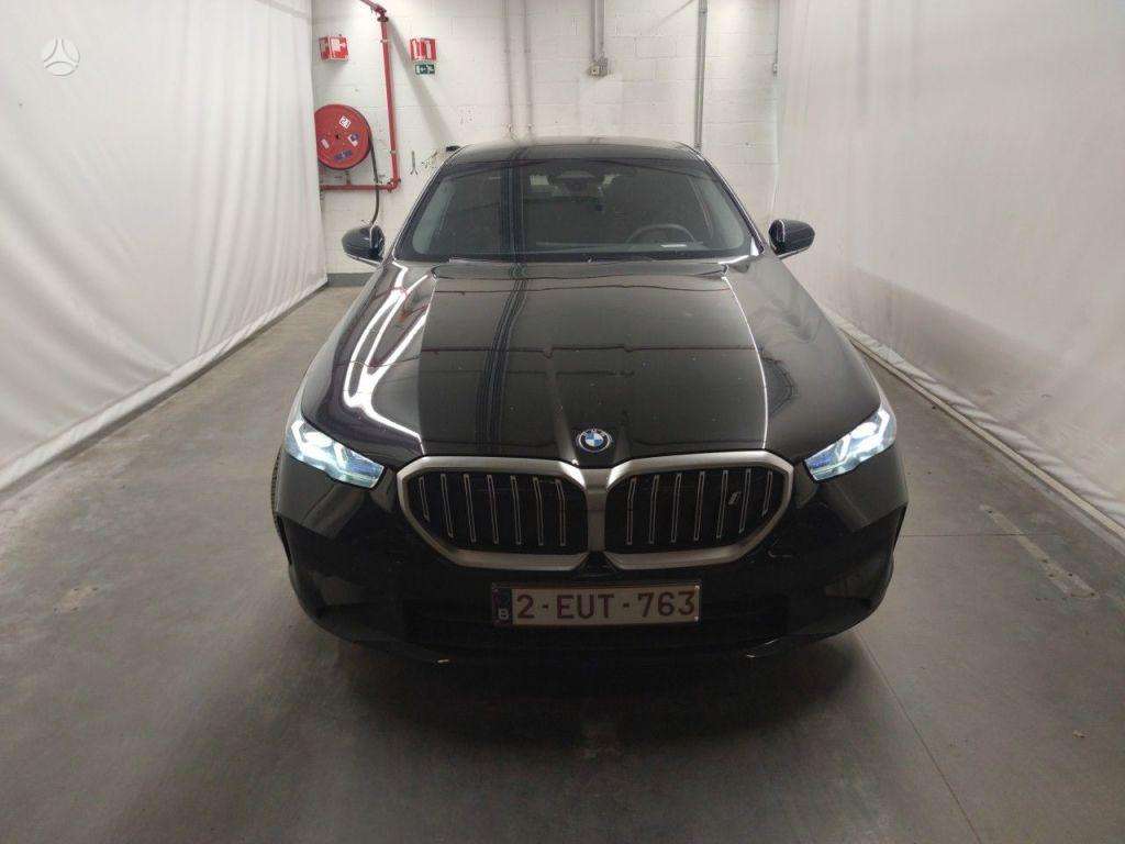 BMW i5, sedanas