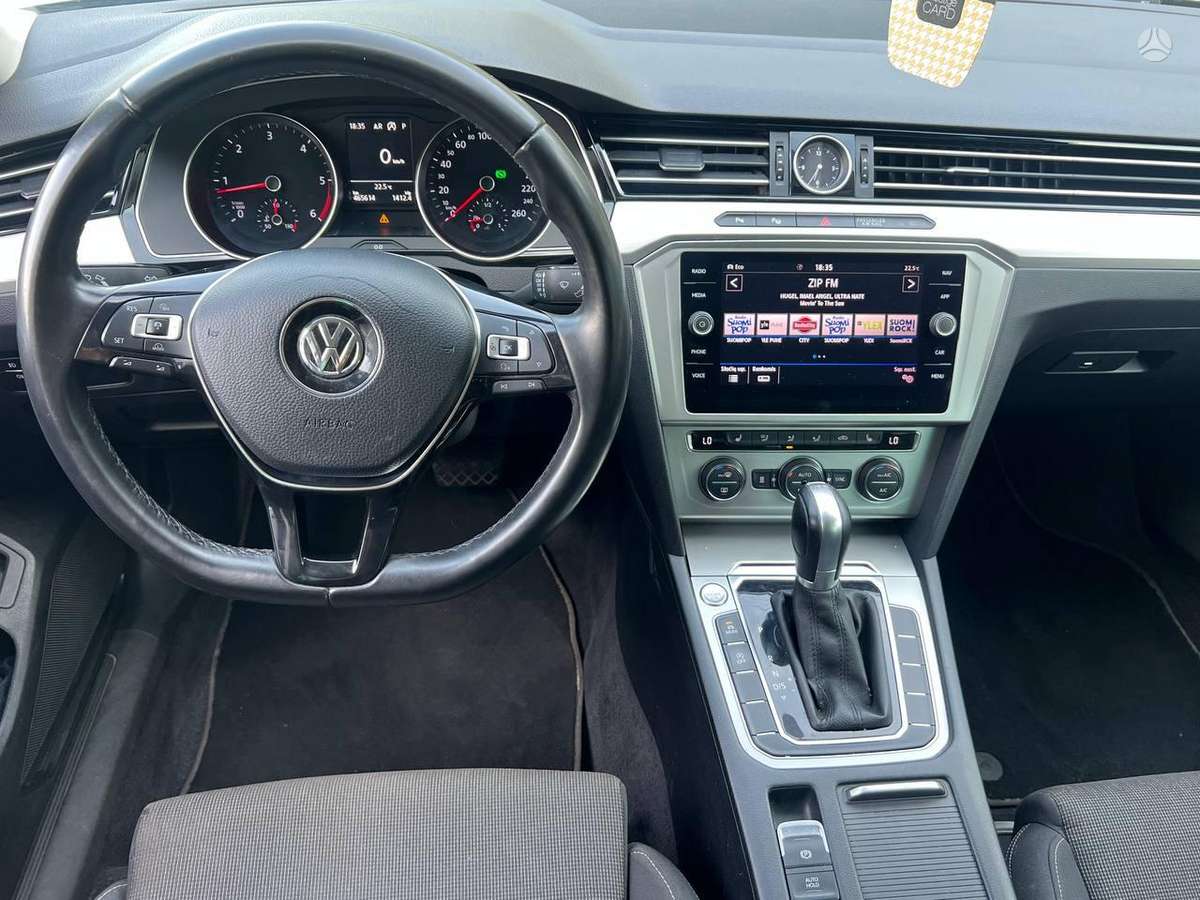 Volkswagen Passat - 11