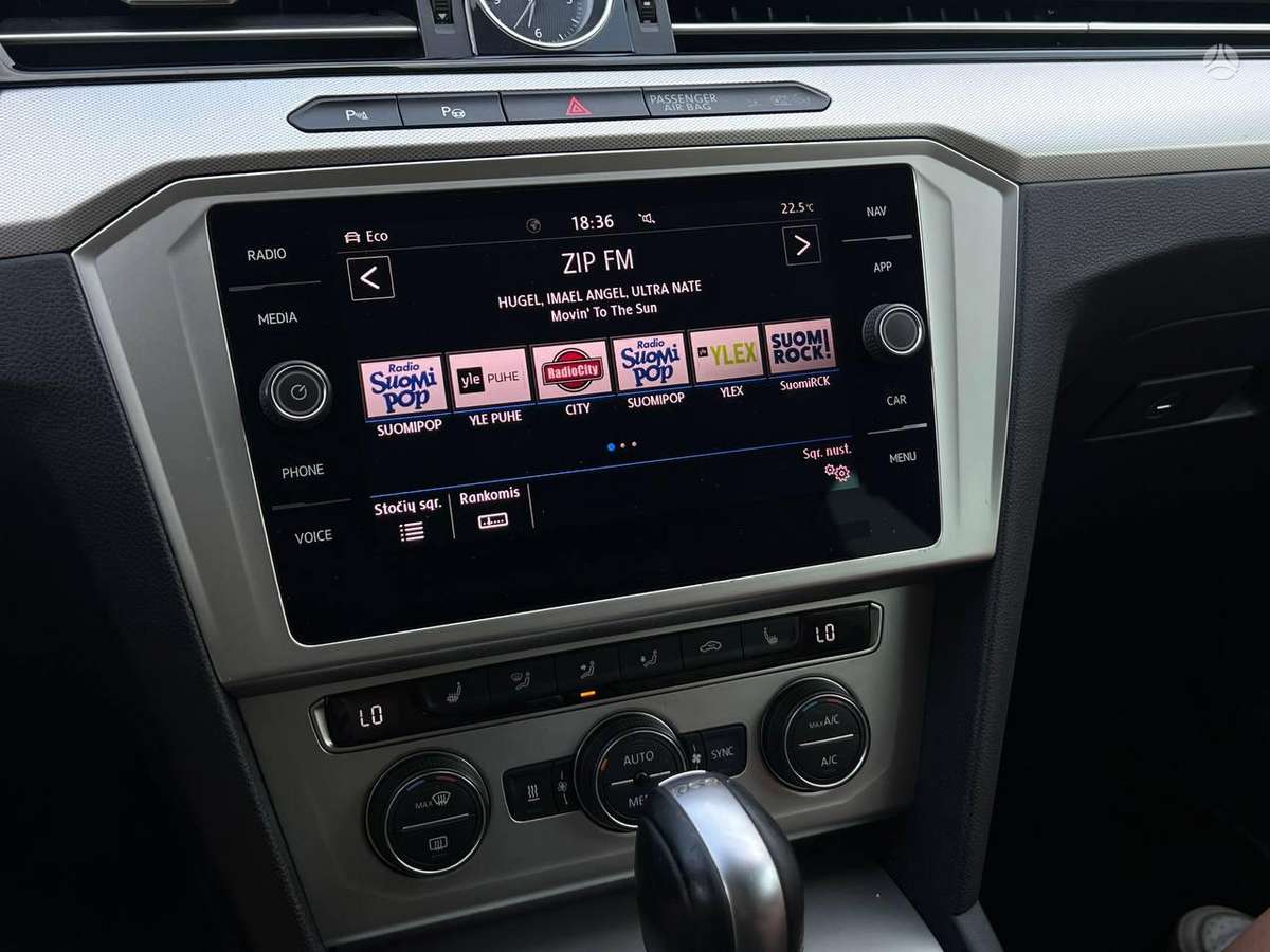 Volkswagen Passat - 12