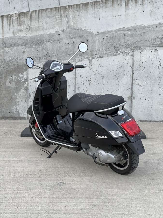Piaggio Vespa 300cc, scooters / mopeds