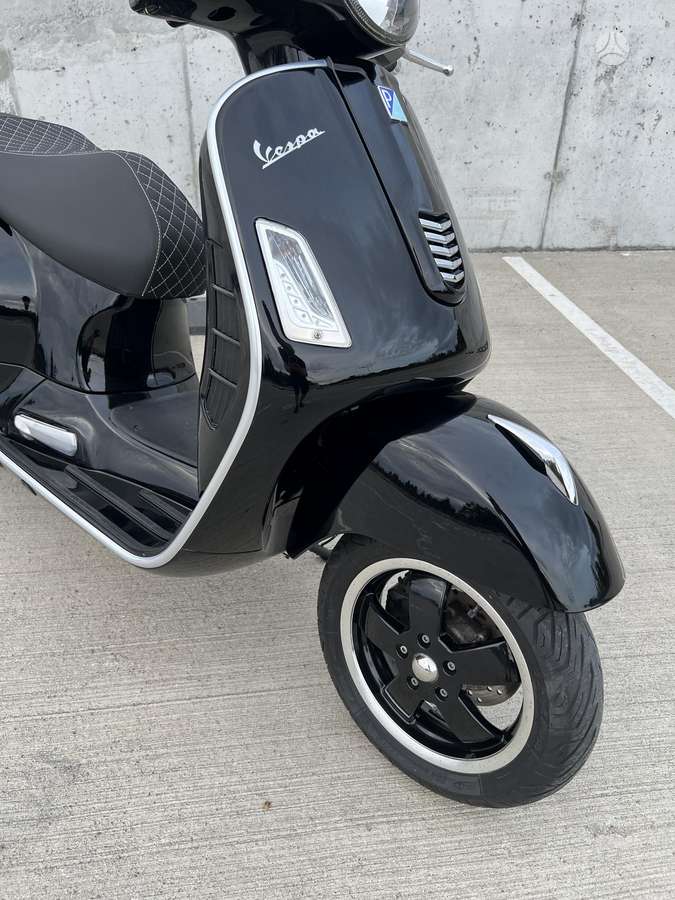 Piaggio Vespa 300cc, scooters / mopeds
