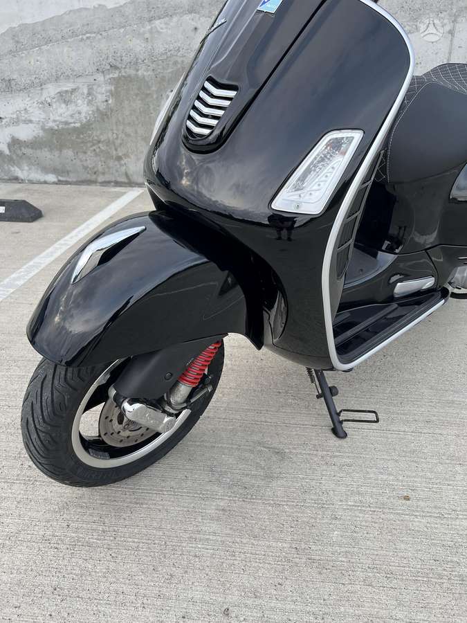 Piaggio Vespa 300cc, scooters / mopeds