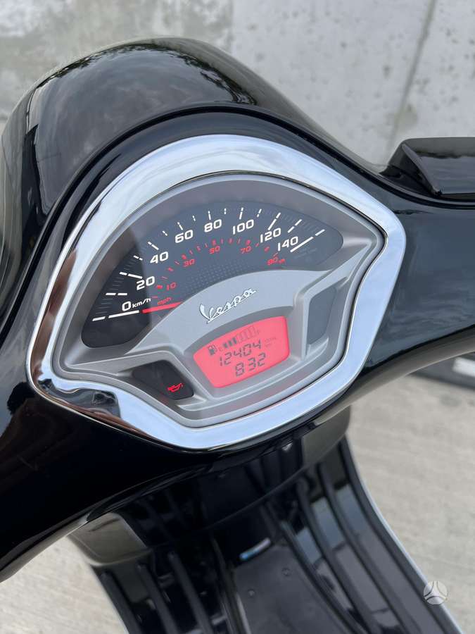 Piaggio Vespa 300cc, мотороллеры / мопеды